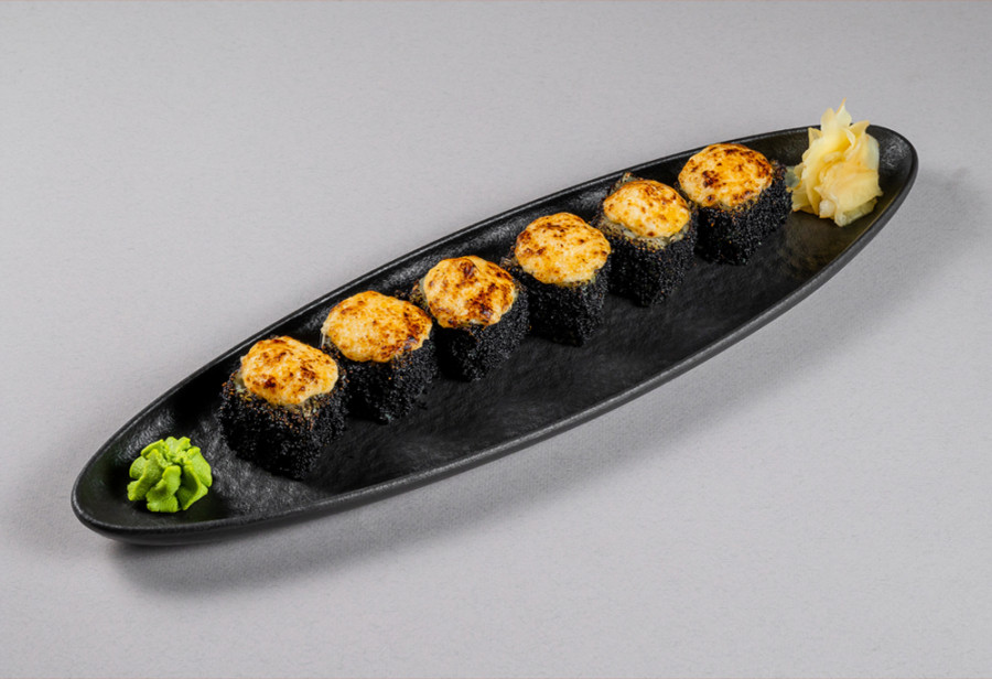 Запеченный ролл с лососем и угрем