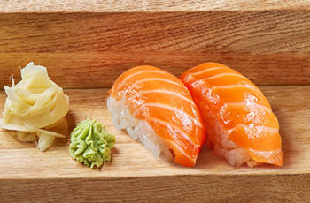 Суши с лососем 1 шт.