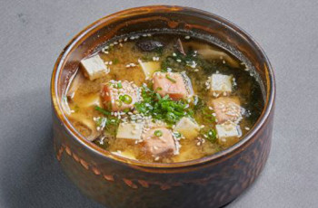 Суп мисо с лососем